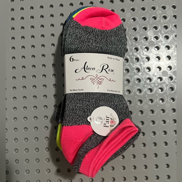 Brand New - 6pk of Socks - Picture 1 of 2